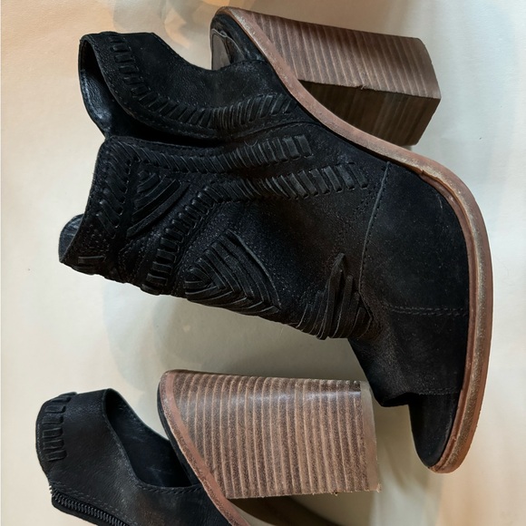 Vince Camuto booties - Picture 4 of 6